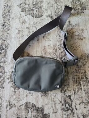 Lululemon Everywhere Belt Bag Grey Fanny Pack Purse